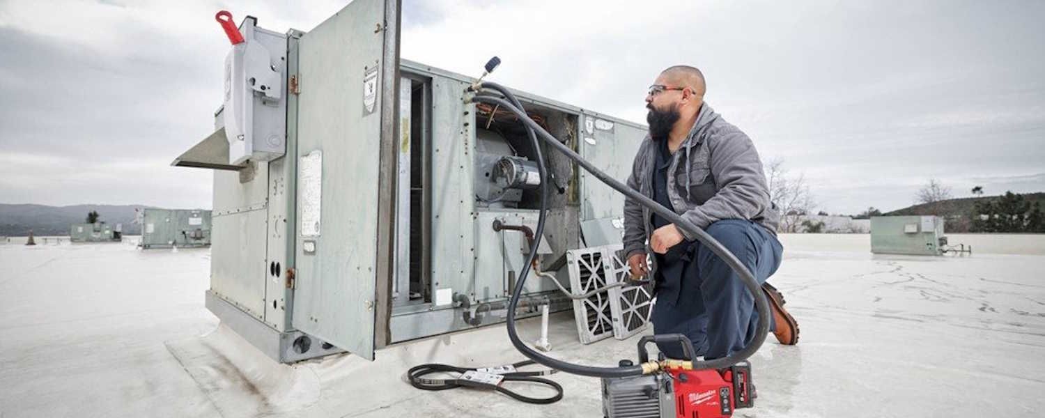 Milwaukee M 18 FUEL Vacuum Pump: No Cord Hassles