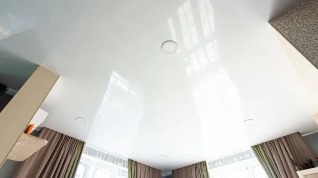 een PVC-spanplafond
