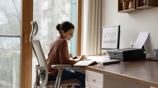 vrouw in home office
