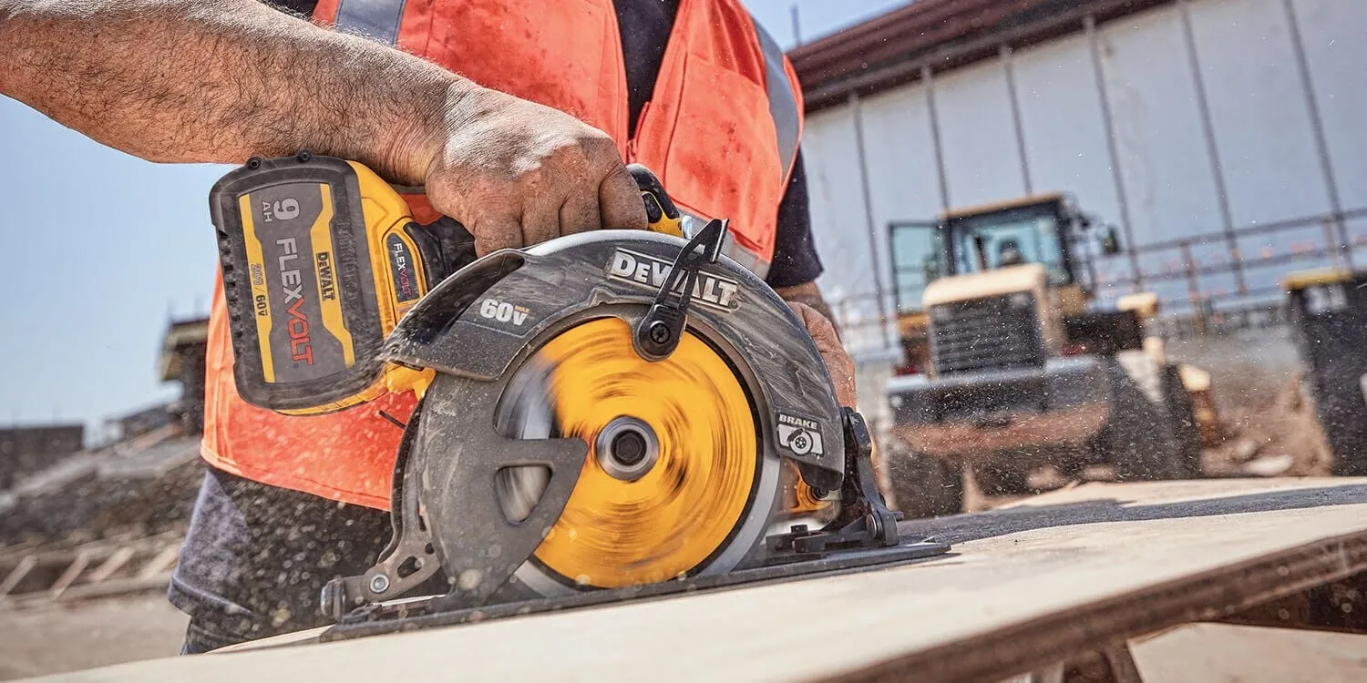 werkt met DeWalt Flexvolt cirkelzaag