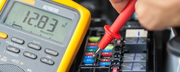 Een multimeter kiezen en gebruiken