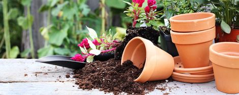 Een oppottafel om het werk in de tuin te vereenvoudigen of te organiseren.