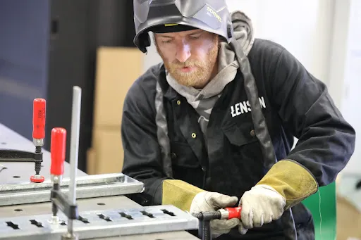 Lensen mechanic at work